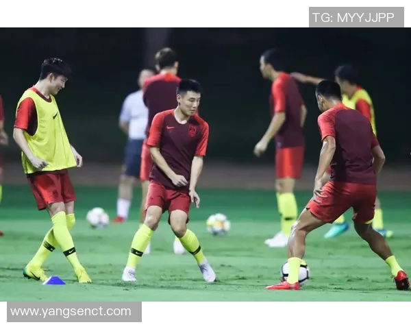 中国足球明星赛前热身活动精彩纷呈球员们展现出最佳状态备战比赛 中国足球明星赛前热身活动精彩纷呈球员们展现出最佳状态备战比赛